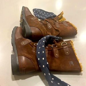 Sorel Emelie Lace Women's Boots: Lined, lace-up in good condition.